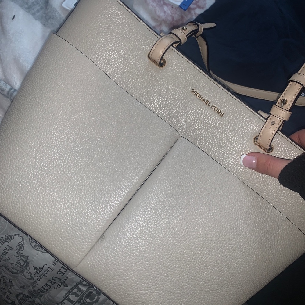 Brand New Michael Kors Hand Bag :)